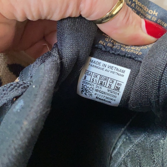 Reebok classic women’s leopard sneakers - Picture 4 of 5